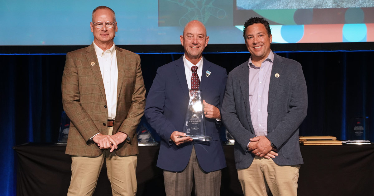 Gary Miller receives James D Donovan award from APPA